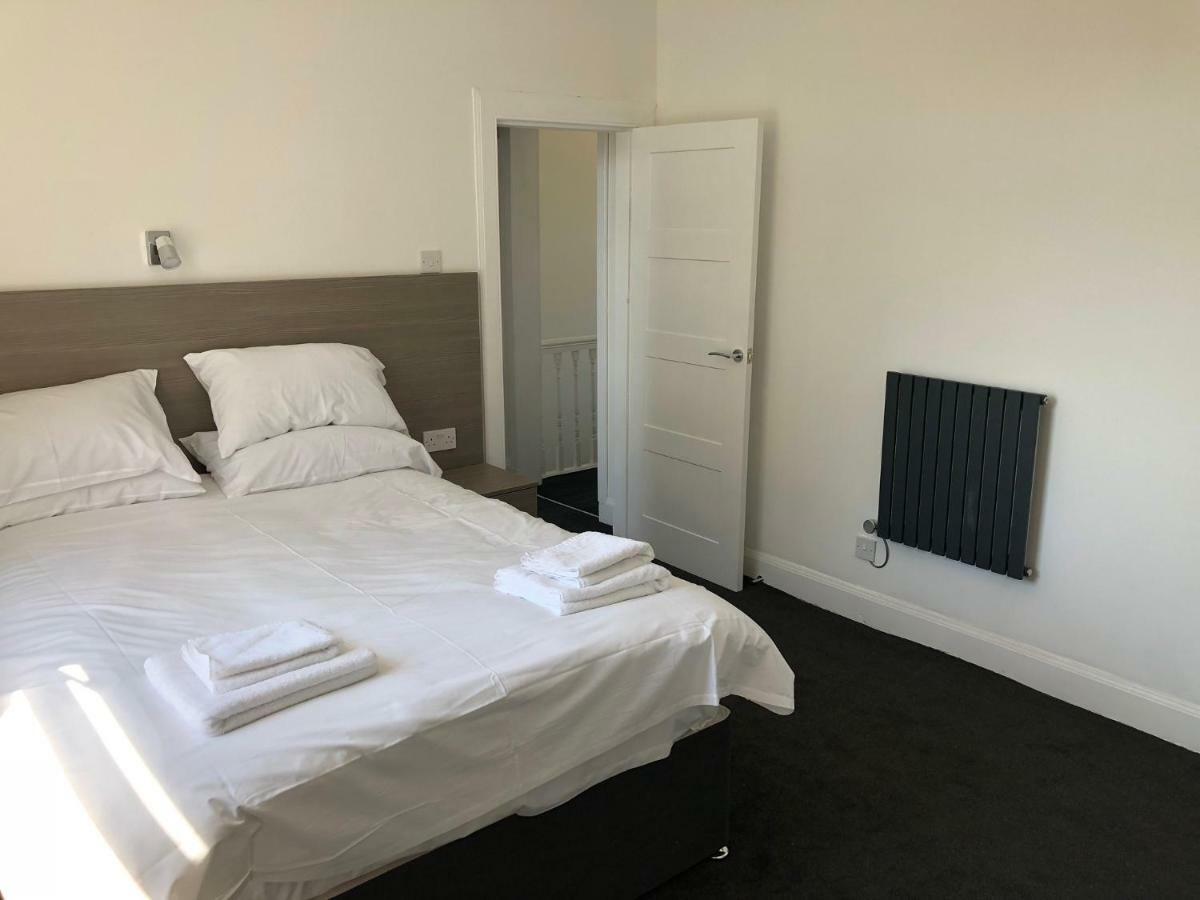Glasgow Airport Holiday Home بيزلي المظهر الخارجي الصورة